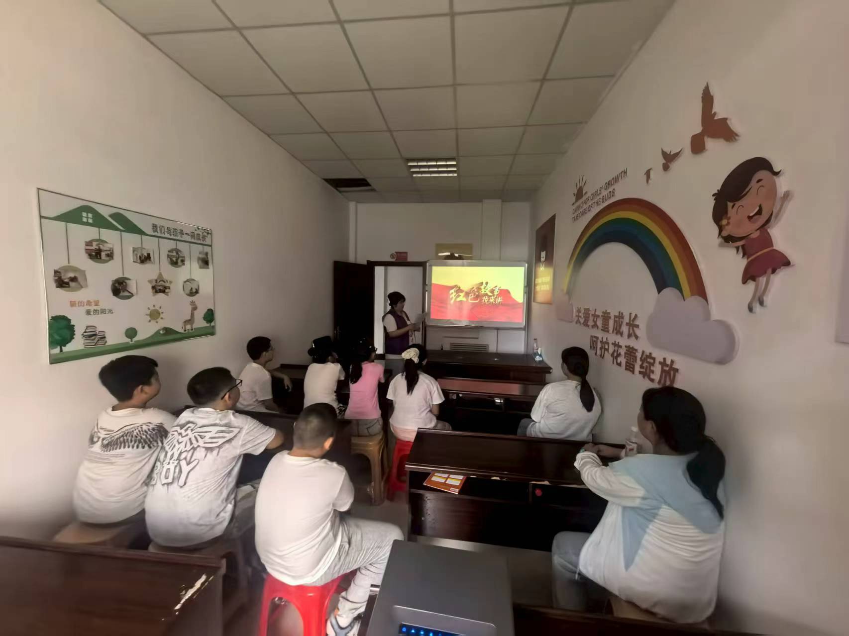 大庆市红岗区红岗街道关工委组织志愿者宣讲队开展“大庆精神（铁人精神）——童阅新时代”主题读书活动 (2).jpg