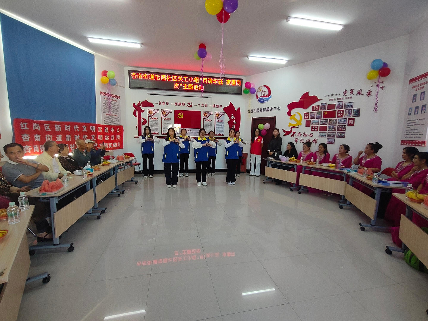 大庆市红岗区杏南街道怡园社区关工小组联动社区党支部，在新时代文明实践站开展“月满华诞、家国同庆”主题活动 (2).jpg