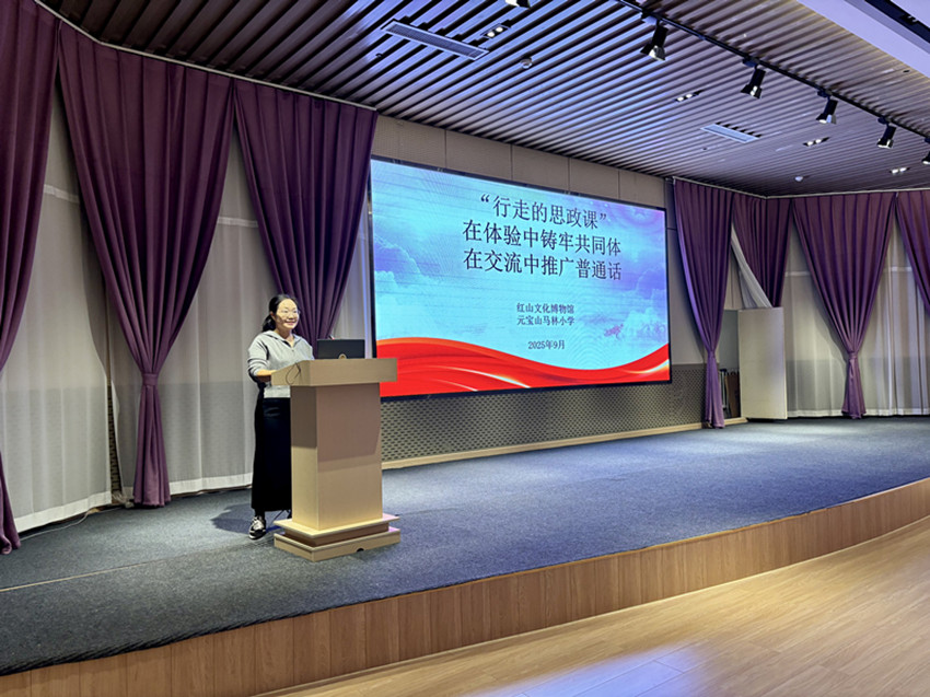 1759129382556597.jpg 马林小学“探红山文化根脉 绘民族团结画卷”研学活动照片2_副本.jpg