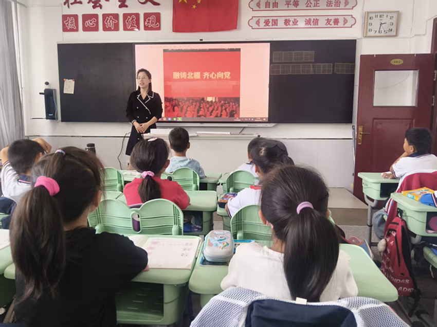 1759409463190047.jpg 星光小学民族团结主题活动月照片6_副本.jpg