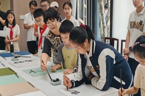 长三角一体化示范区青少年书法作品展示活动举行4.jpg