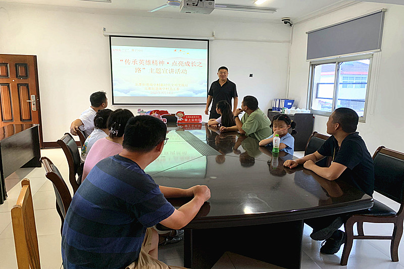 江苏省南京市栖霞区龙潭街道南中村开展“传承英雄精神 点亮成长之路”主题宣讲活动(1).jpg
