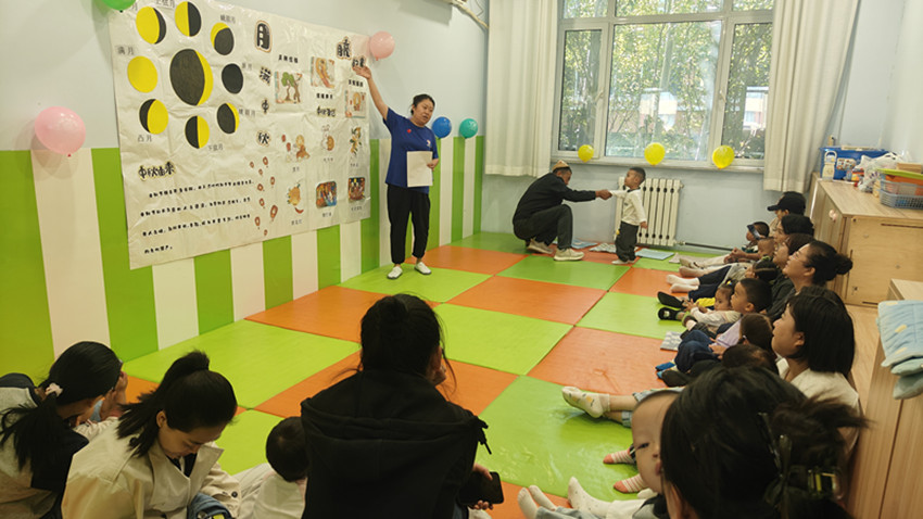 西城街道新天地社区“情满中秋 欢度国庆”亲子活动照片1_副本.jpg