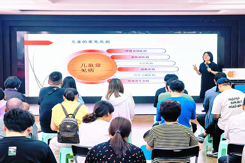 江苏省南京市江宁区秣陵街道翠屏社区关工委开展“如何让宝宝少生病”科学育儿讲座(2).jpg