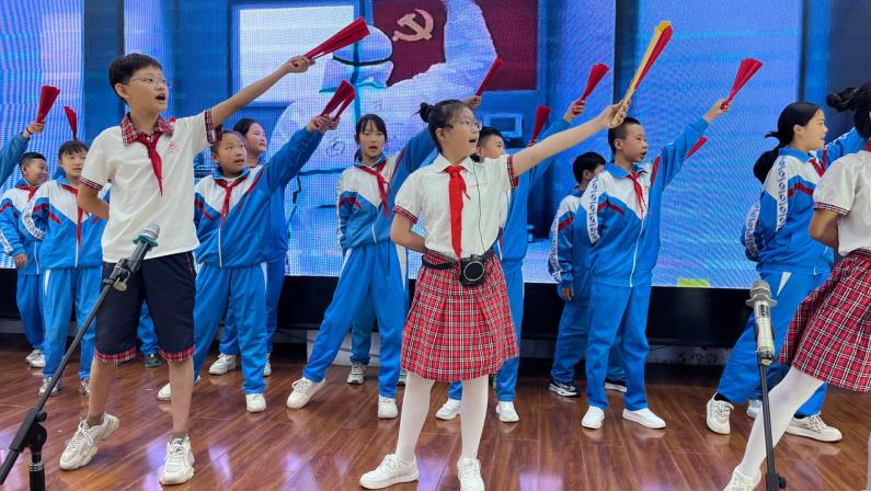 拜泉县星耀小学关工领导小组举办第五届“庆国庆·迎中秋”国学经典诵读汇报演出活动8.jpg