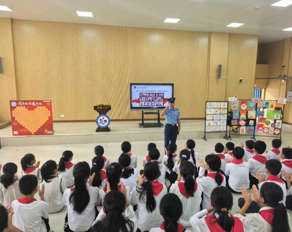 图7 军魂励志润童心.jpg