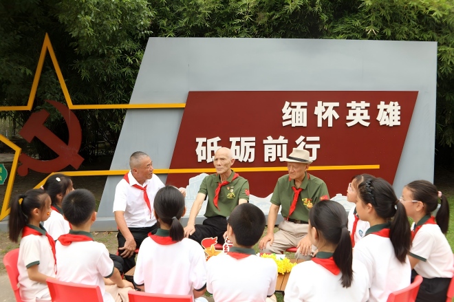 盛泽镇：赓续红色血脉 汲取奋进力量.jpg