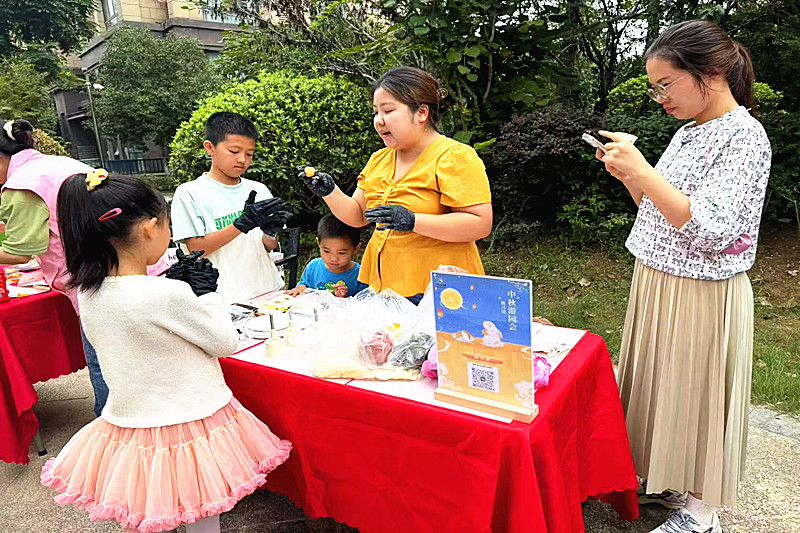 1760099062690273.jpg 江苏省南京市江宁区麒麟街道泉水社区关工委开展中秋游园会(1).jpg