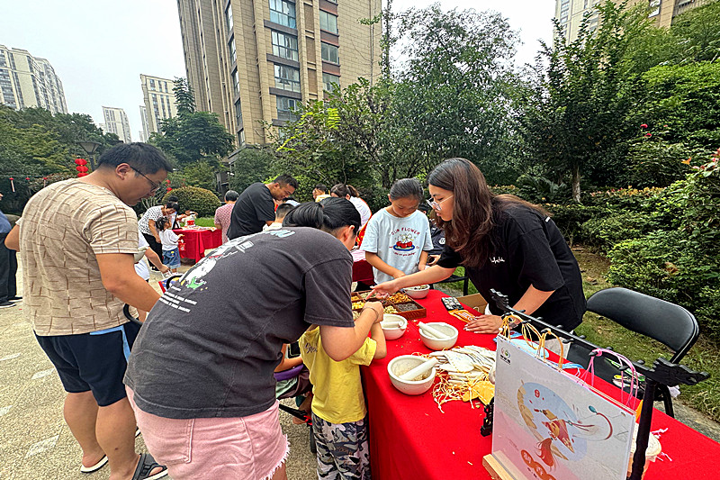 1760099069892548.jpg 江苏省南京市江宁区麒麟街道泉水社区关工委开展中秋游园会(2).jpg