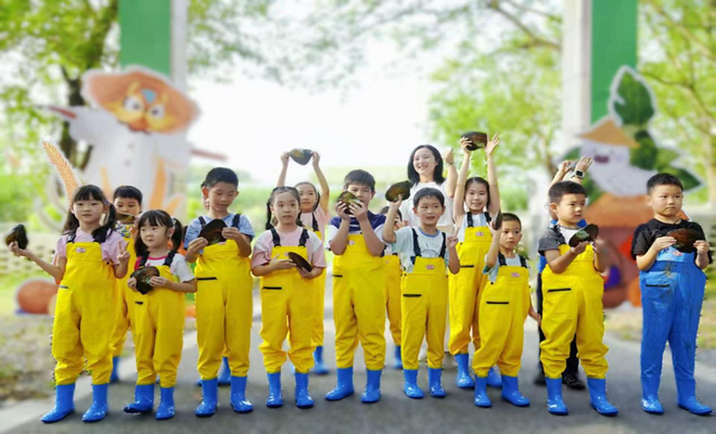 震泽镇太湖雪研学基地：双节研学热桑园 关工护航助成长2.png