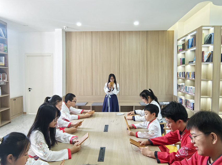 西城街道王府社区“国学竞赛显真才 诗会雅集聚贤童”活动照片5_副本.jpg