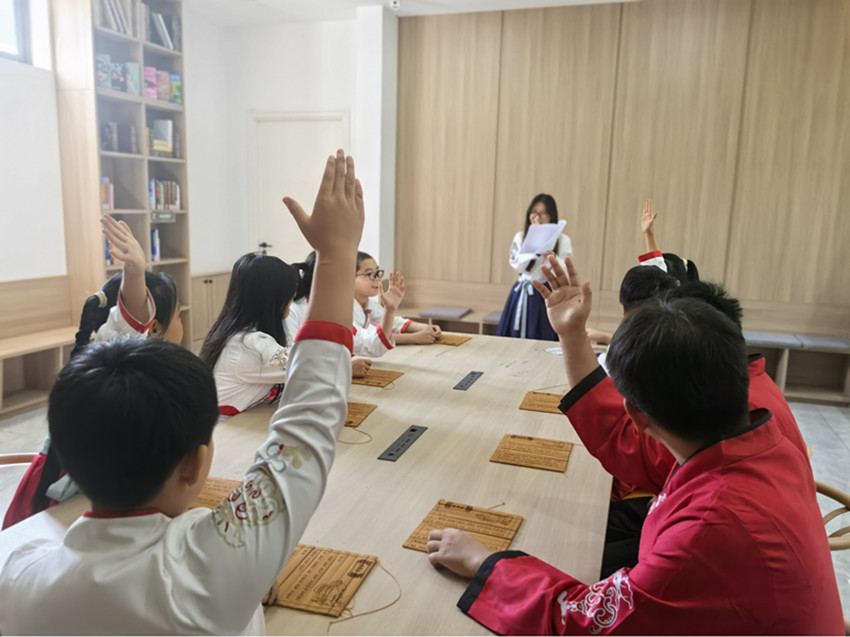 西城街道王府社区“国学竞赛显真才 诗会雅集聚贤童”活动照片1_副本.jpg