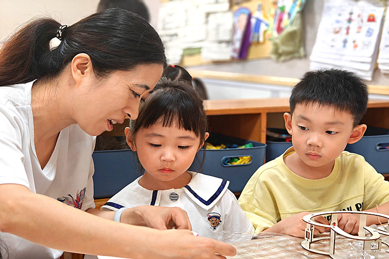 江苏省南京市鼓楼区凤凰街道凤凰西街社区开展“童行动 乐成长”中秋主题手工活动(2).jpg