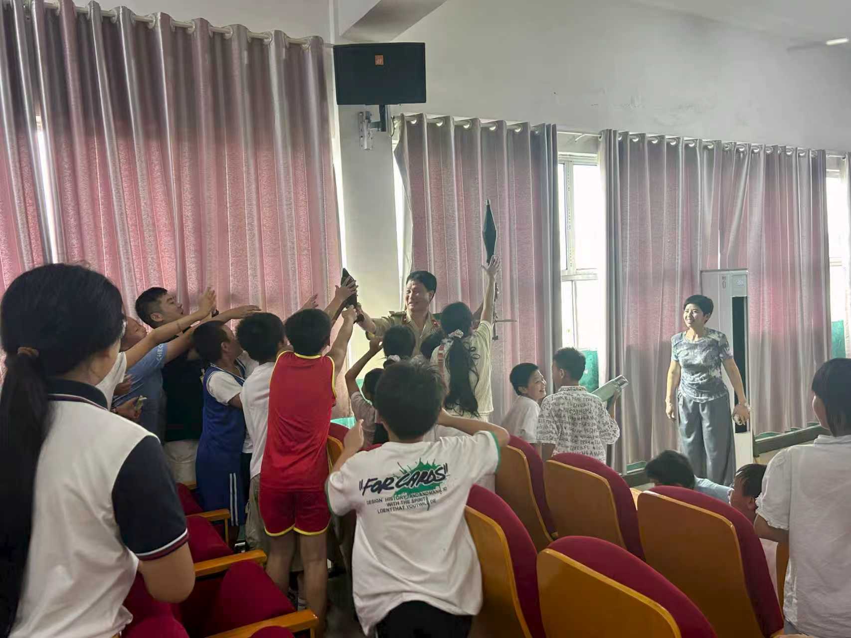 1760667593520927.jpg 灯.jpg