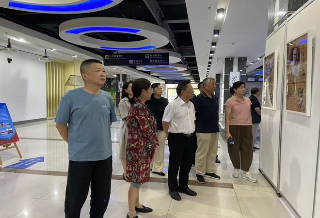 “致敬！两弹一星背后的苏州 吴江人”主题展在苏州青少年科技馆启动--.jpg