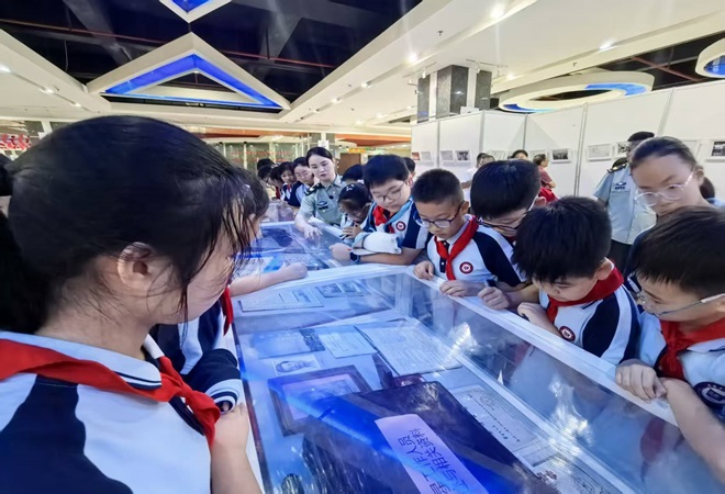 “致敬！两弹一星背后的苏州 吴江人”主题展在苏州青少年科技馆启动2.jpg