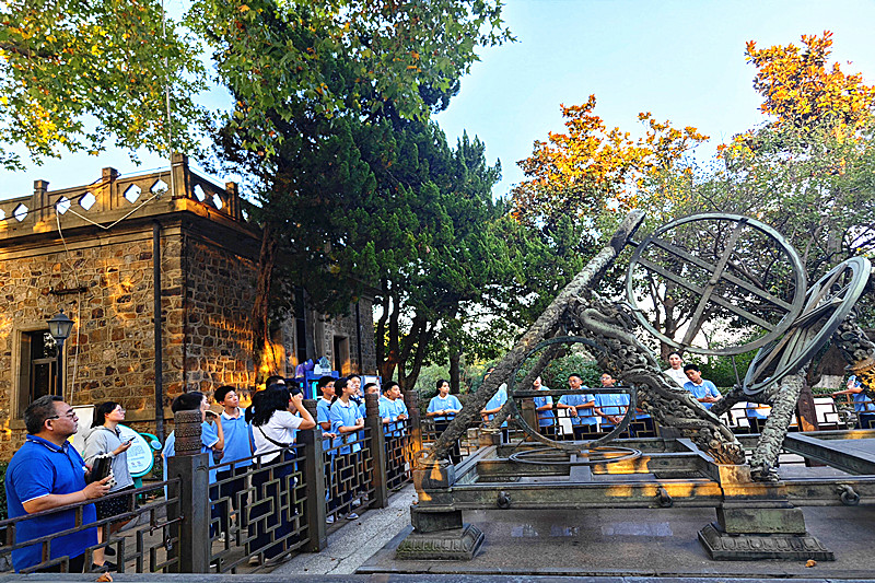 江苏省南京市玄武区大影壁社区关工委组织玄外学生参观紫金山天文台活动(3).jpg