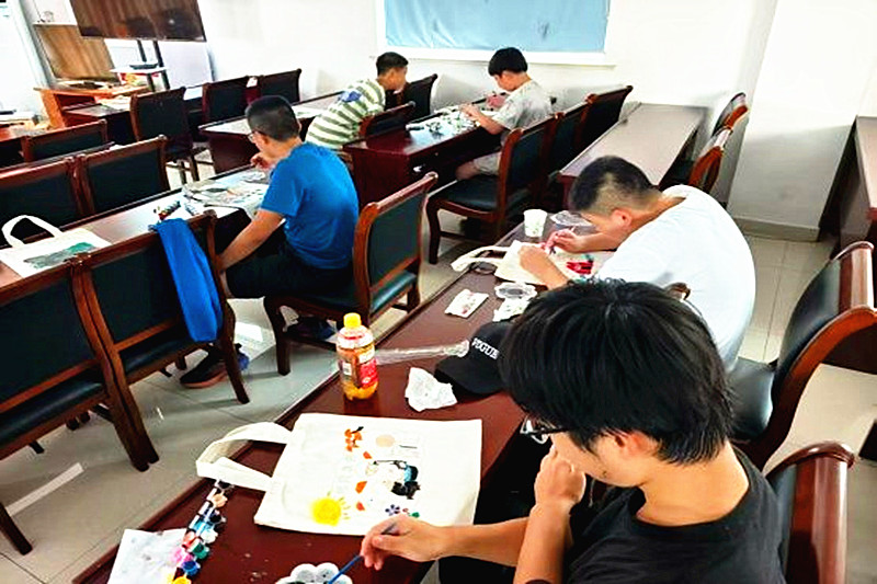 1760921125278288.jpg 江苏省南京市溧水区和凤镇乌飞塘社区开展“弃陋扬善,少年有责”主题活动(3).jpg