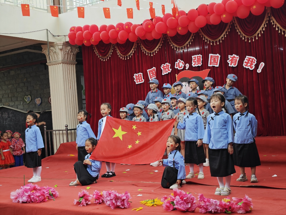 【“祖国放心，强国有我”文艺汇演】中班幼儿合唱《祖国祖国我爱你》.jpg
