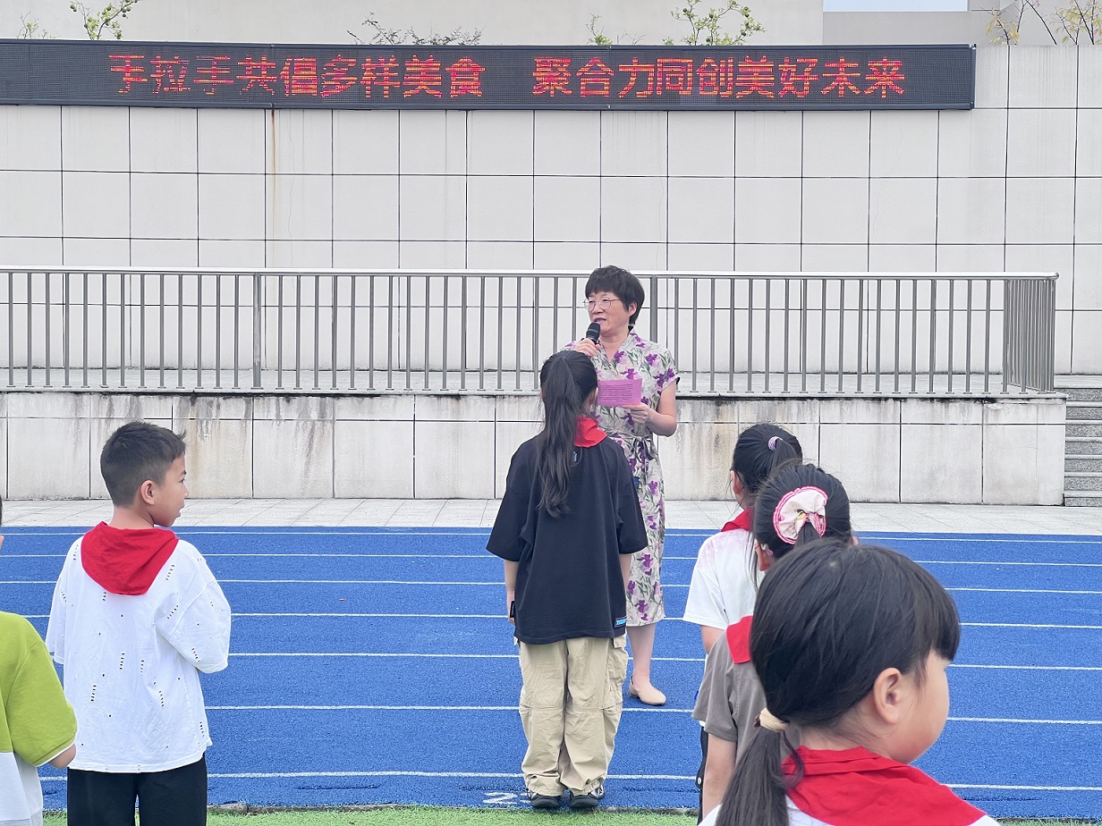 【震泽镇】“五老”领航 筑牢爱粮惜粮防线.jpg