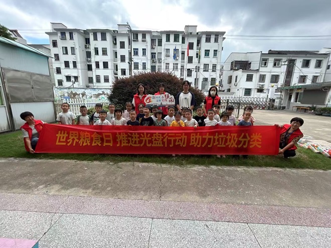 震泽镇镇南社区：推进光盘行动 助力垃圾分类2.jpg