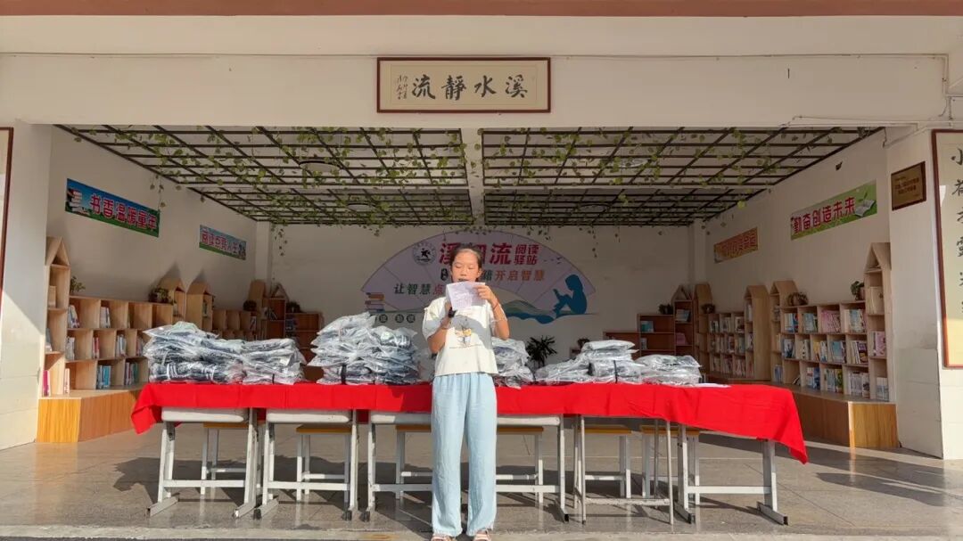 1761126190340564.jpg 学生代表发言.jpg