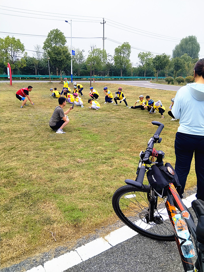 江苏省南京市六合区龙池街道头桥村关工委举办“童心逐风 快乐骑行”主题活动(1).jpg