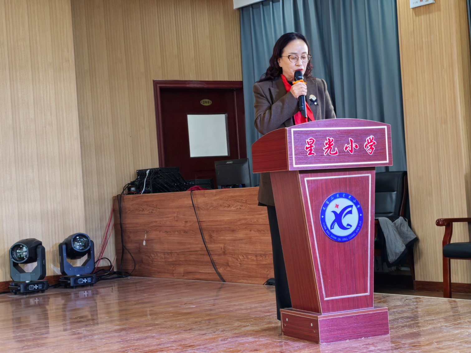 1761295418334191.jpg 星光小学“凝聚合力 共育未来”家校社协同育人推进暨家长委员会聘任仪式照片8_副本.jpg