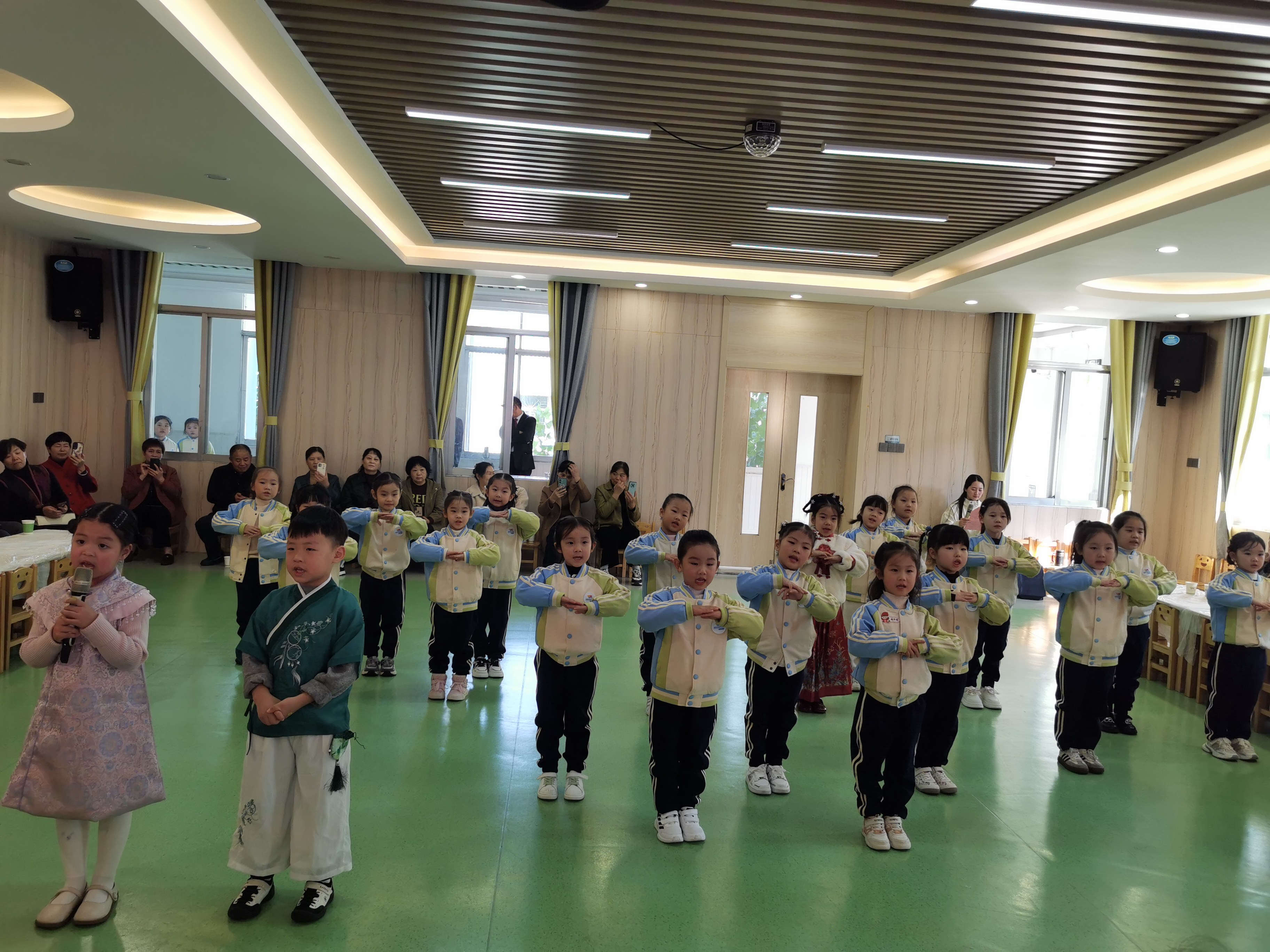 1761295759881837.jpg 安徽省阜阳市阜南县关工委:“金秋敬老行·孝爱代代传”系列活动走进育新幼儿园6.jpg