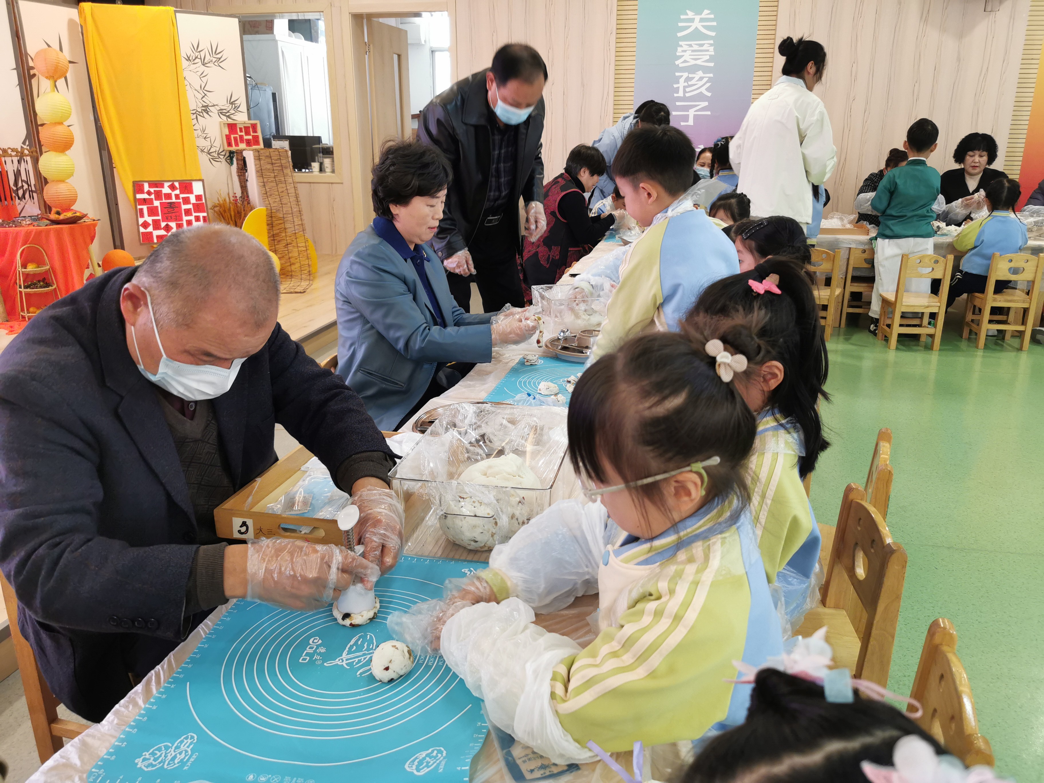 1761295769860905.jpg 安徽省阜阳市阜南县关工委:“金秋敬老行·孝爱代代传”系列活动走进育新幼儿园4.jpg