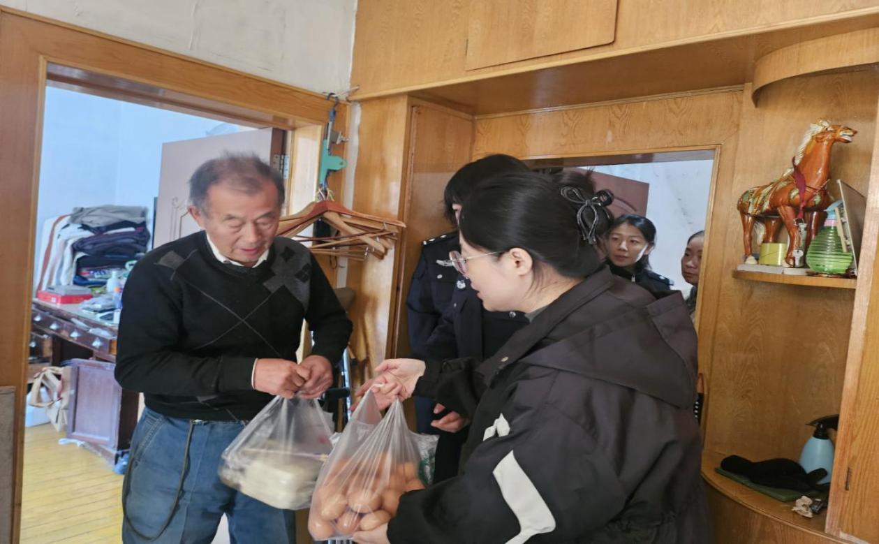 1761297001449116.jpg 新立社区重阳节慰问活动照片.jpg