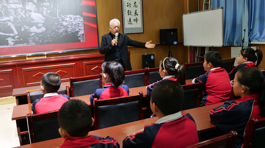 10-28...20251025草原兰哈达协会、山前学校“红色故事润童心，“五老”领航助成长”纪念抗战胜利80周年讲座照片5_副本.jpg