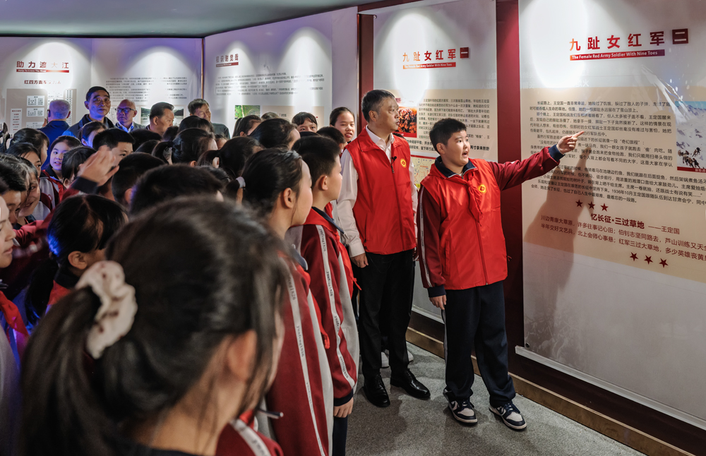 1761387012212738.jpg 学生邓丁恺讲述王定国“九趾红军”的由来.jpg