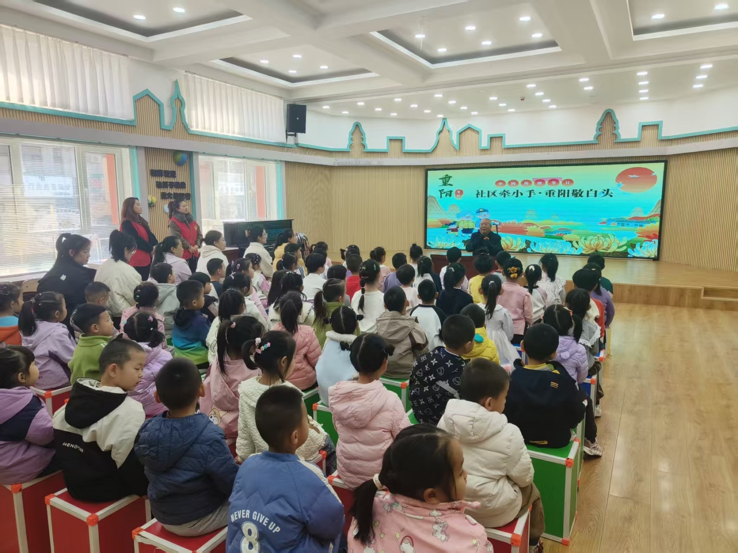 东城街道英河社区“社区牵小手 重阳敬白头”敬老活动照片3_副本.jpg