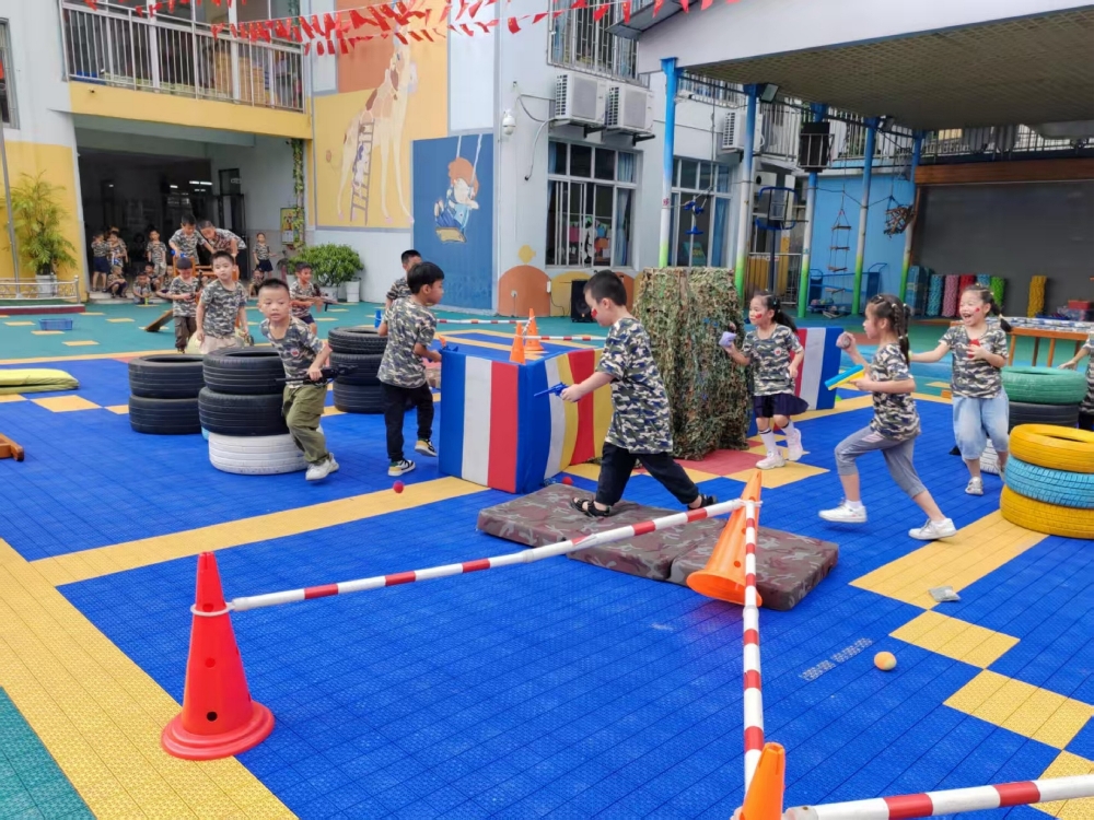 1761554154257368.jpg 10月24日,广西壮族自治区柳州市鱼峰区天湖社区关工小组联合幼儿园开展“迷彩向军梦,勇敢小小兵”抗美援朝纪念日活动3.jpg