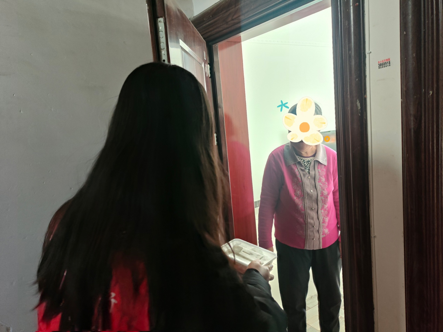 西城街道锦绣社区锦绣厨房炊烟暖 邻里饺子敬老情活动照片3_副本.jpg