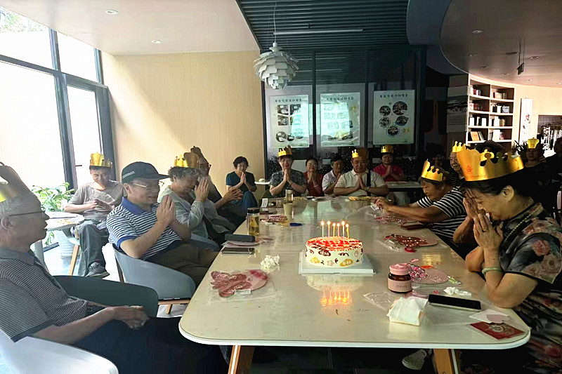 江苏省南京市玄武区玄武湖街道徐庄社区关工委：重阳庆生暖人心， 老少携手共传承 (4).jpg