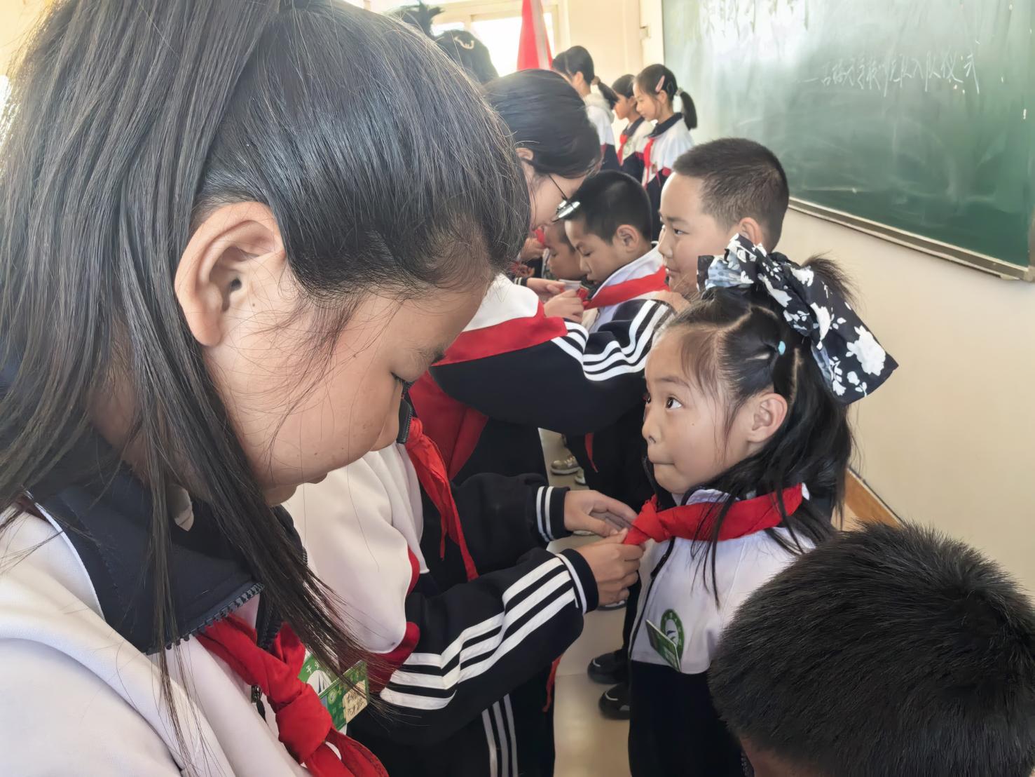 1761641970218112.jpg 古校入队1.jpg