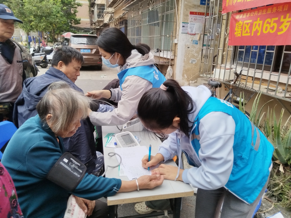 义诊现场 (1).jpg