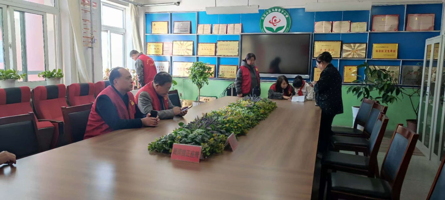 马蹄营子学校“暖心助学行  阳光递温暖”迎来阳光之家志愿者助学活动照片3_副本.jpg