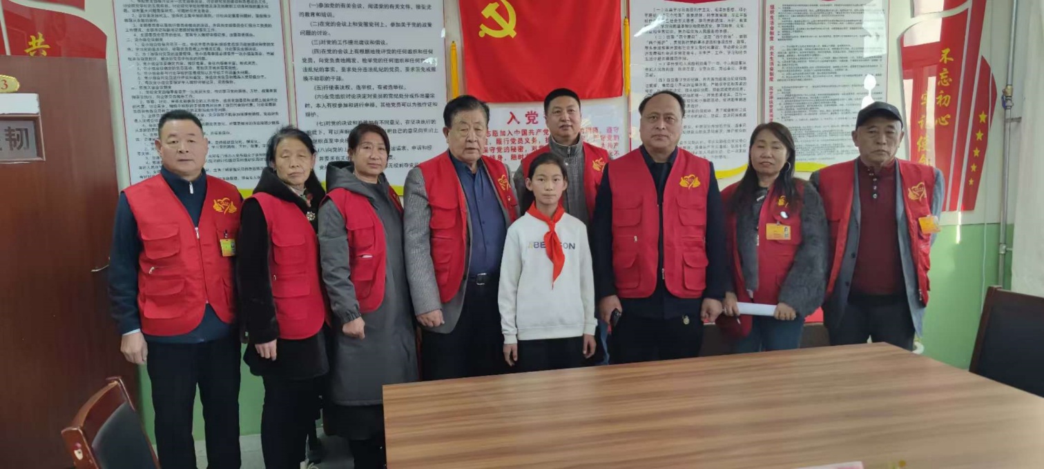 马蹄营子学校“暖心助学行  阳光递温暖”迎来阳光之家志愿者助学活动照片2_副本.jpg