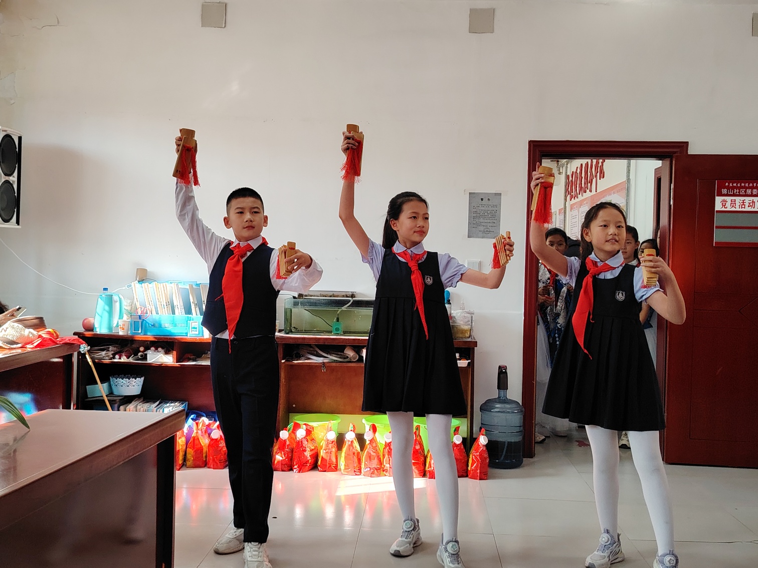 平矿二小“九九重阳暖  敬老传美德”活动照片7_副本.jpg