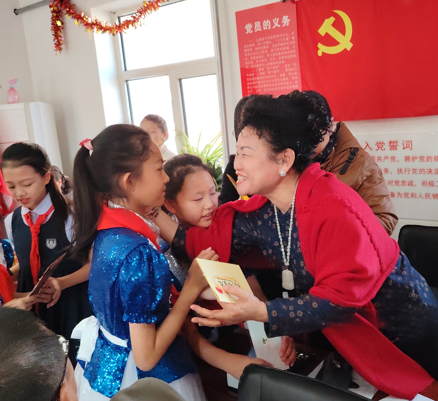 平矿二小“九九重阳暖  敬老传美德”活动照片5_副本.jpg