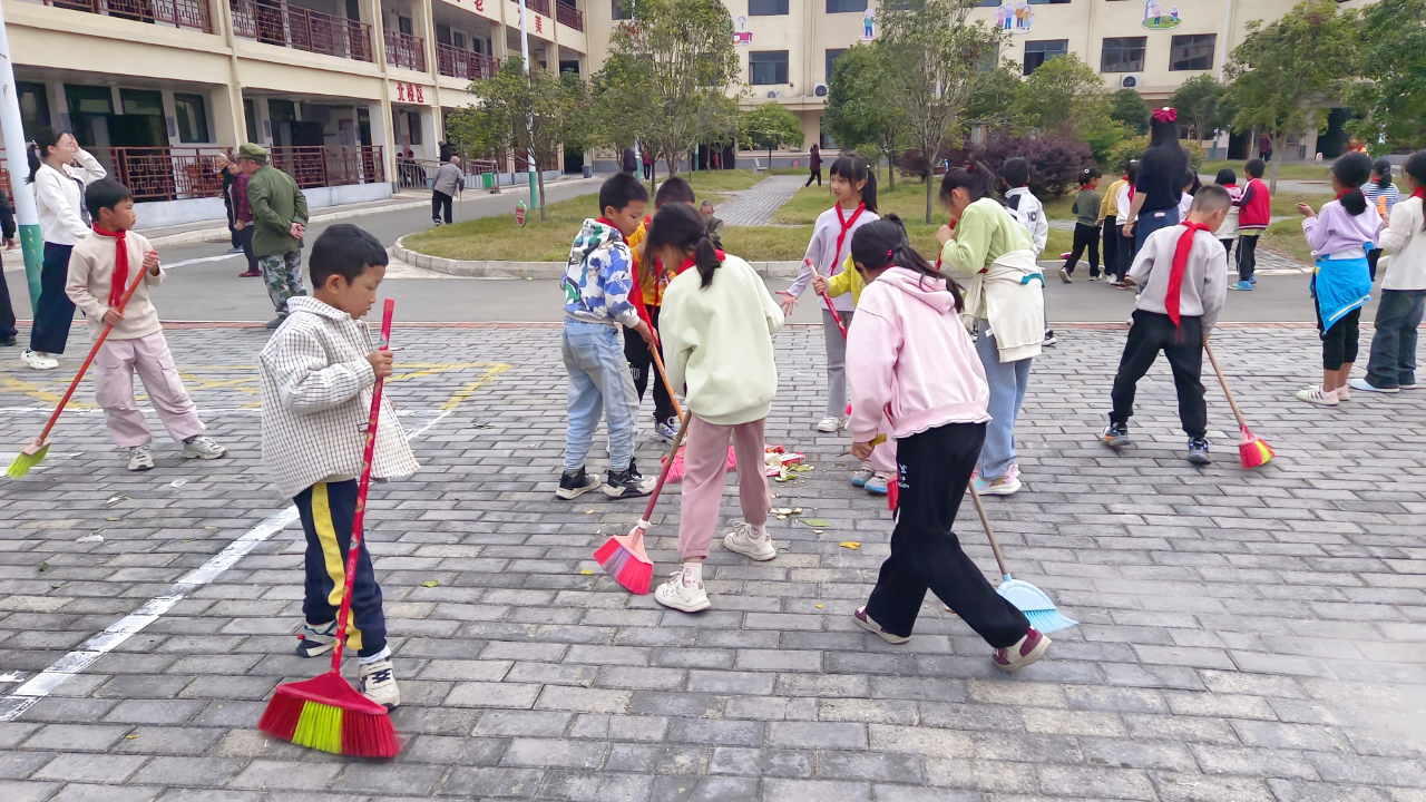 1761789463109500.png 银坑营下小学.png