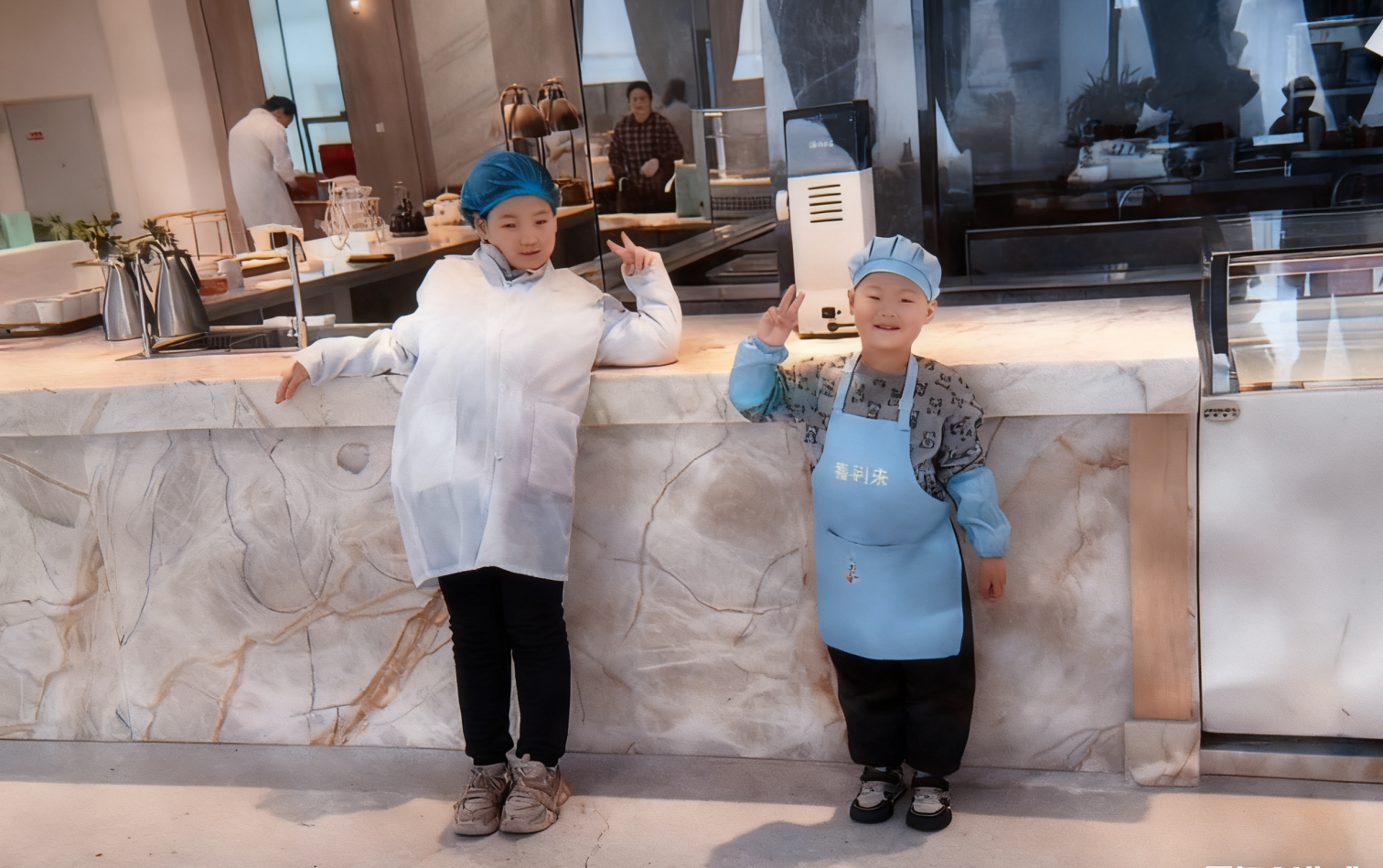 1761792013573069.png 元宝山矿区小学“情暖重阳”主题教育照片2_副本.png