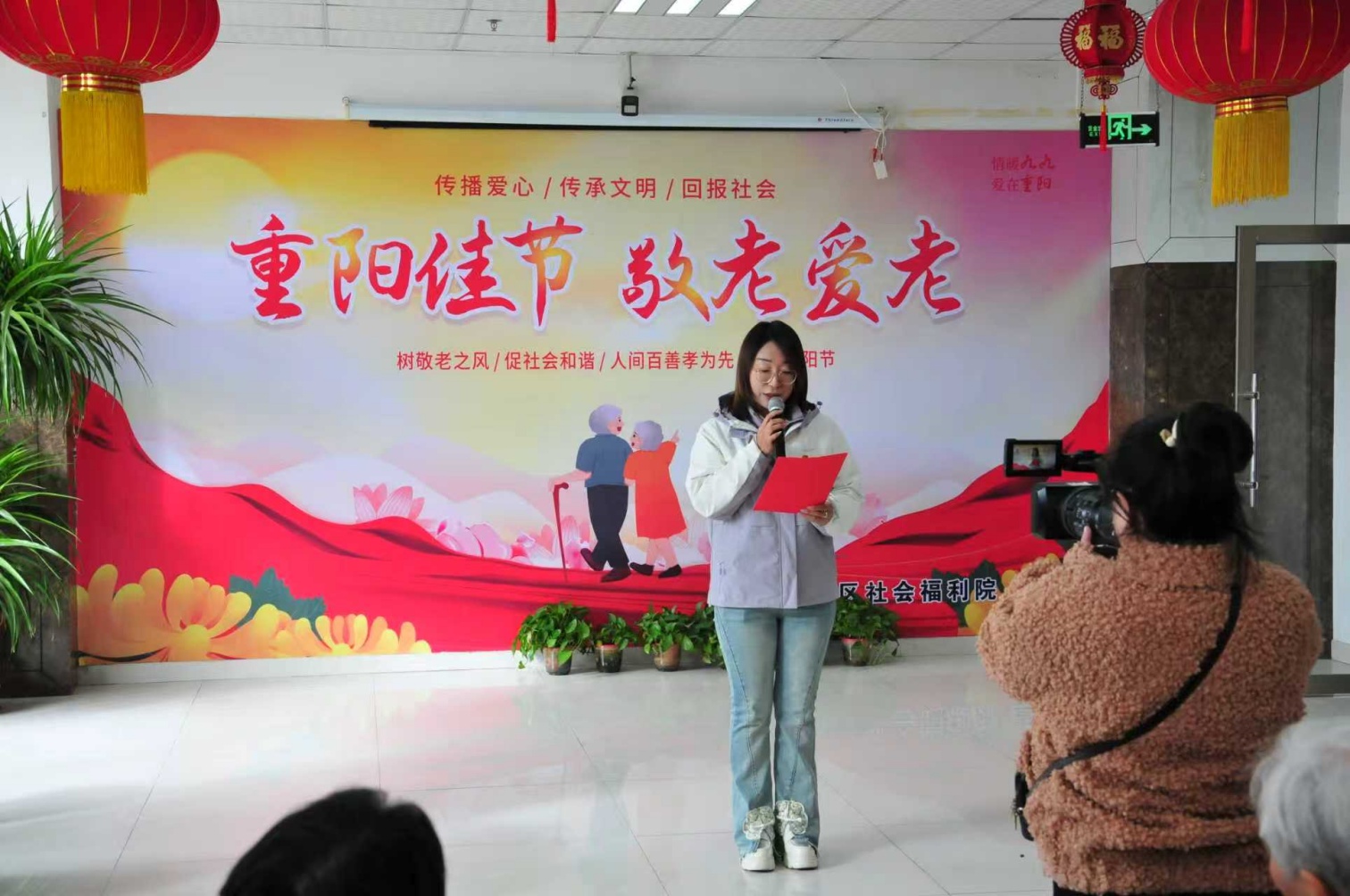 区第六幼儿园  党建引领聚合力,童心社区敬长辈  活动照片2_副本.jpg