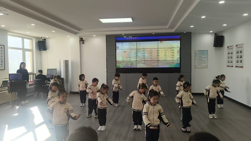 西城街道紫辰社区“童声颂重阳 爱满社区家”重阳节活动照片1_副本.jpg