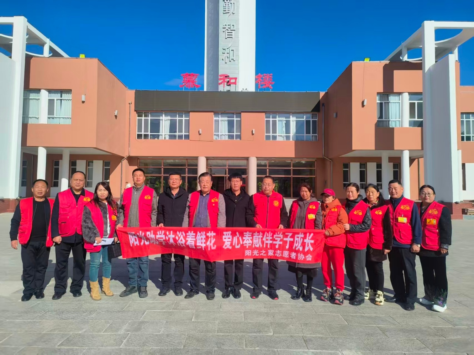 平庄城区街道星海社区关工委“阳光沐浴着鲜花 爱心伴学子成长”秋季助学活动照片3_副本.jpg