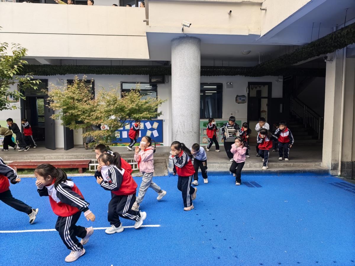 1762949190733551.jpg b425f96581ae4efaa1617421e286aced.jpg