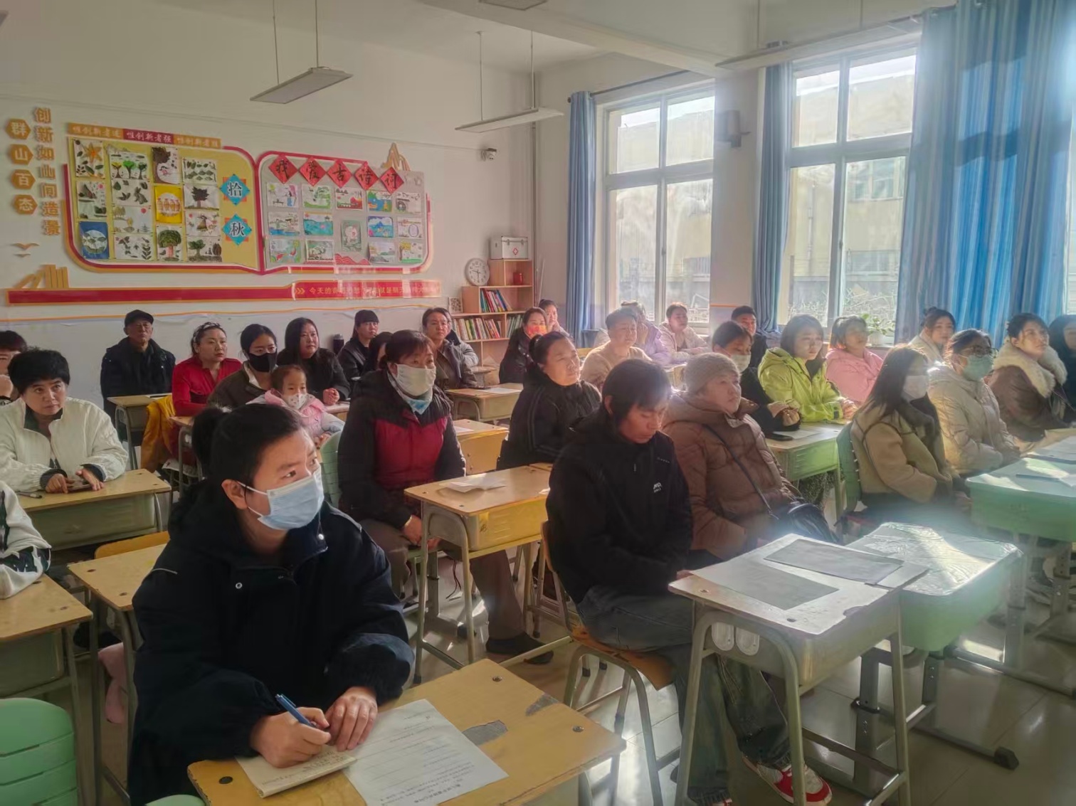 1763449574323506.jpg 山前学校“家校联手,共育花开家长恳谈会”照片3_副本.jpg